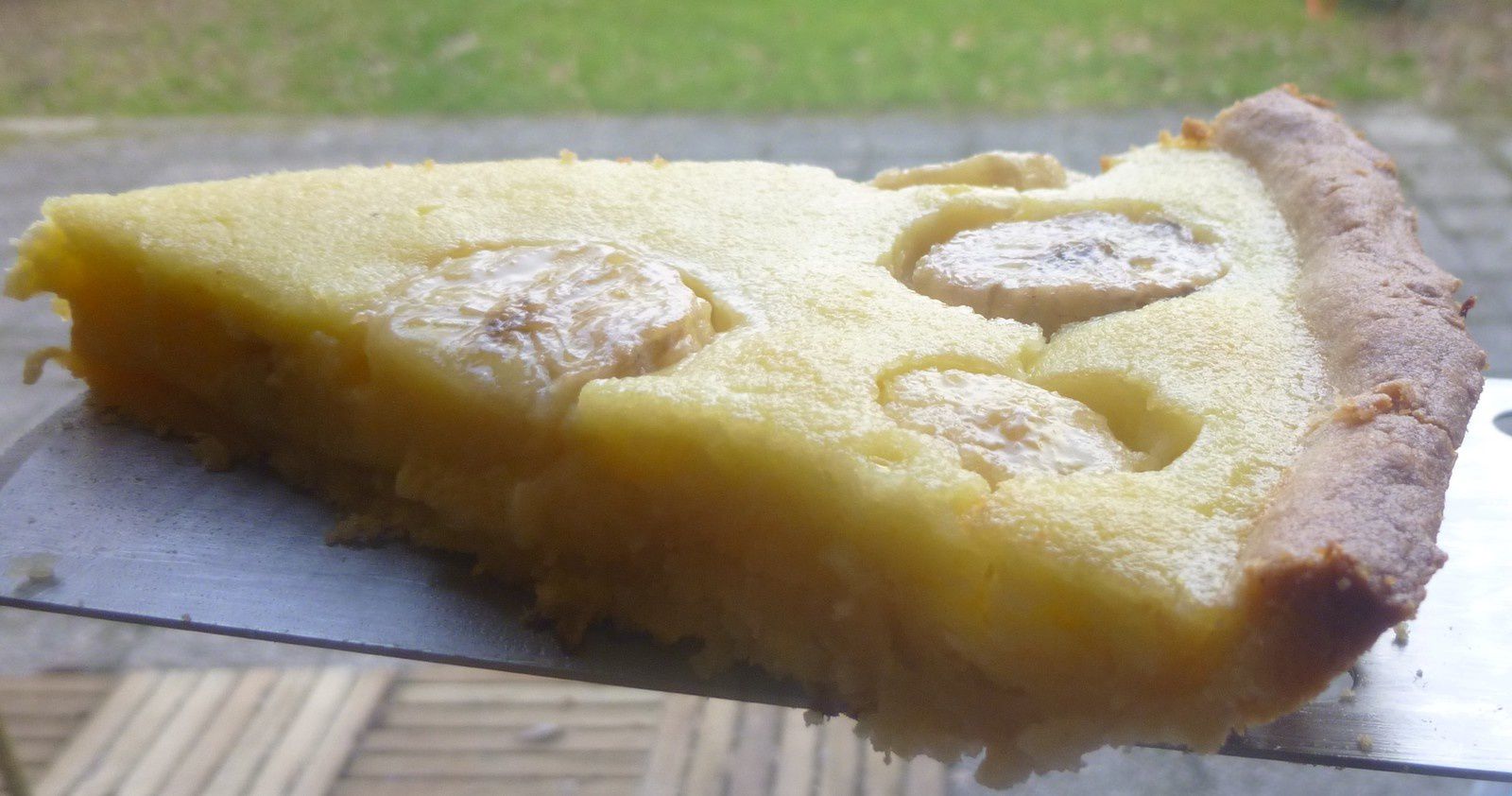 tarte sablée banane coco rhum et fingers avec les chutes de pâte