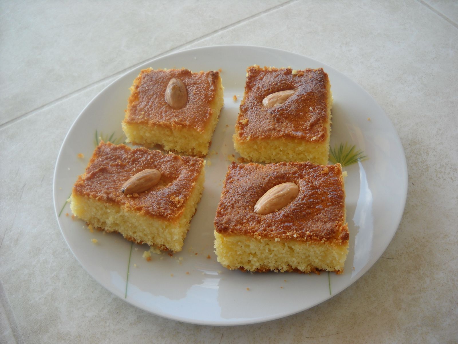 basboussas,petits gâteaux de semoule au yaourt,amandes et fleur d'oranger