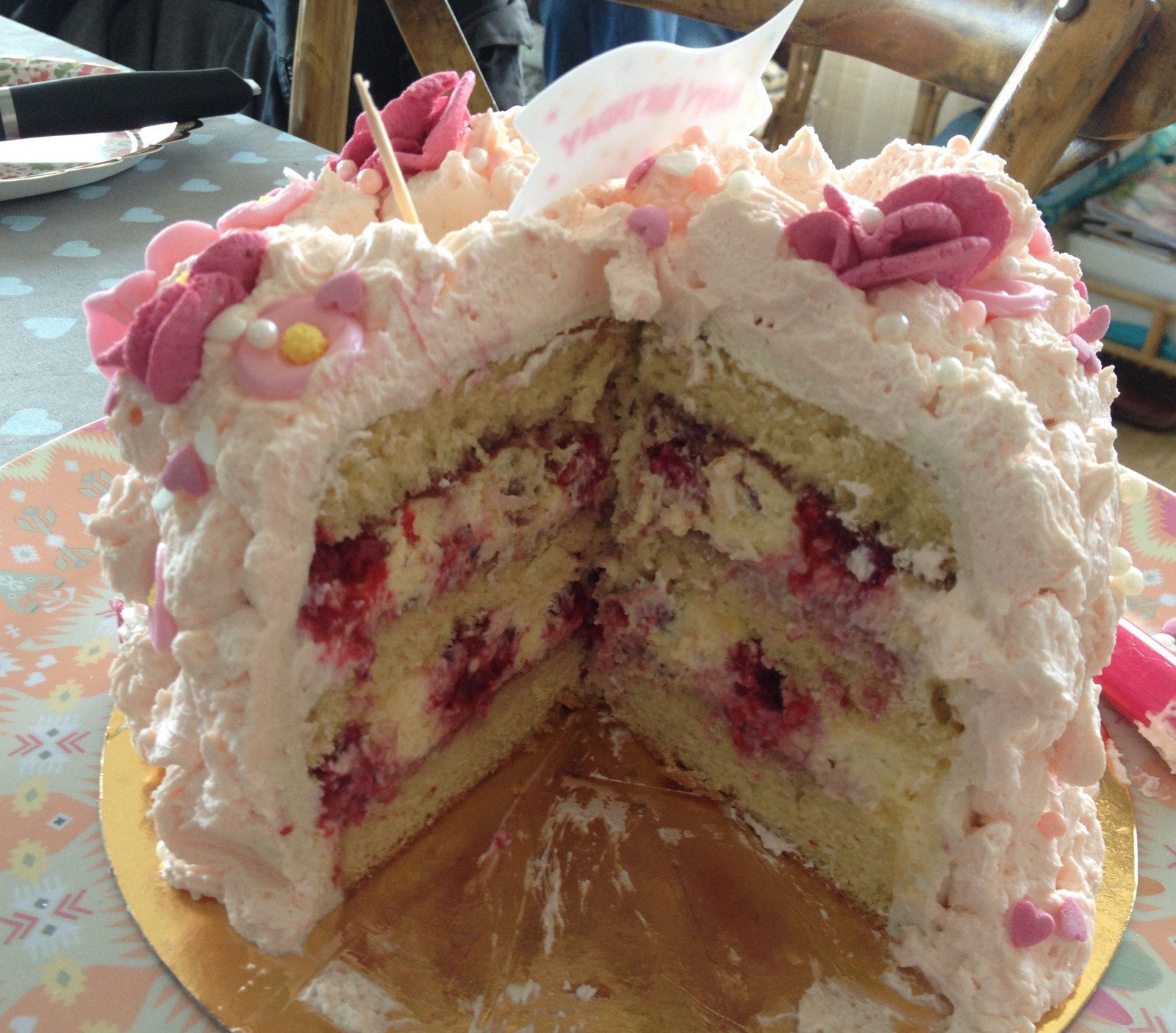gâteau Licorne pour les 20 ans de ma Cléo (génoise,crème mascarpone citronnée,framboises)