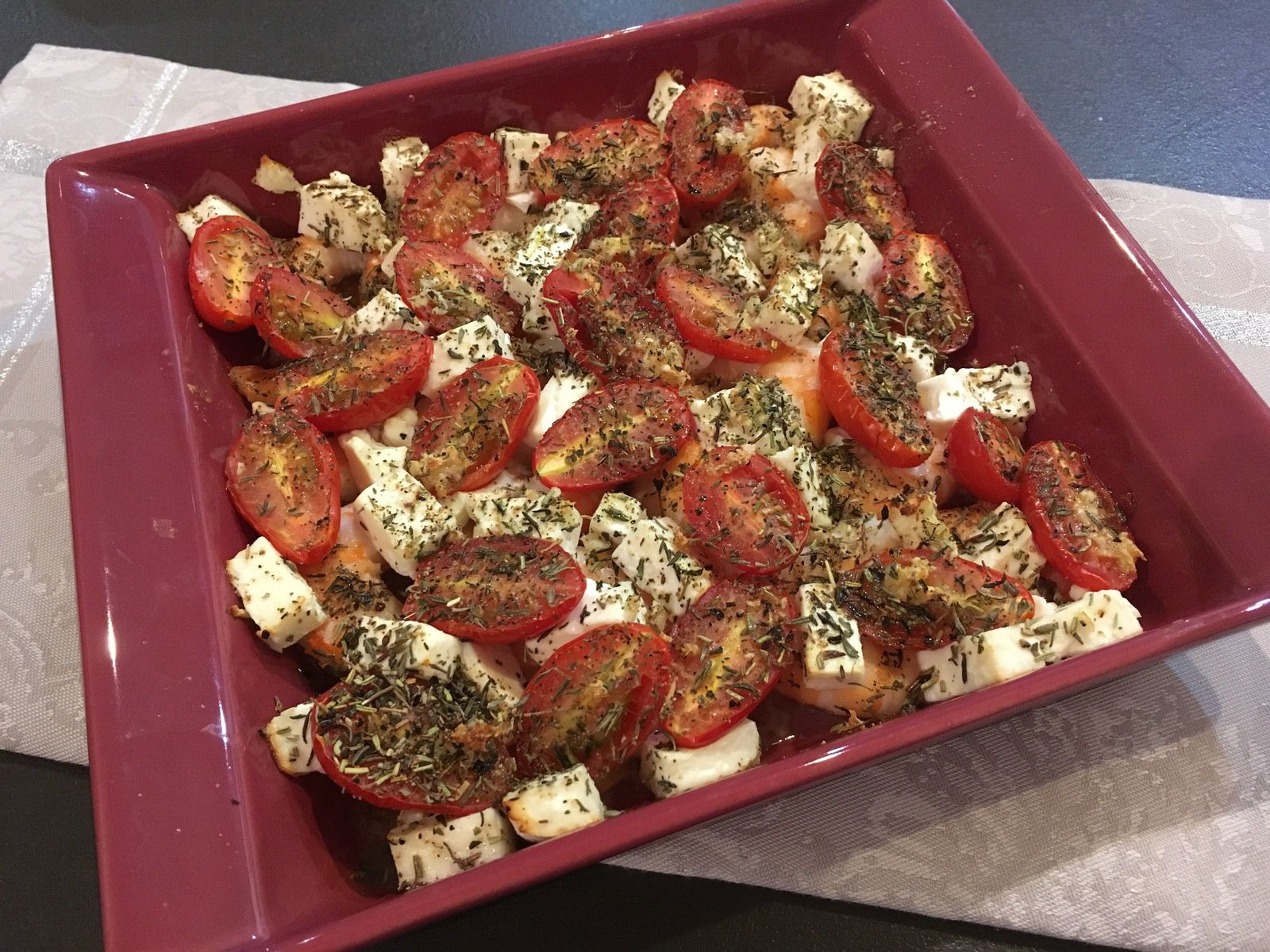 Crevettes, feta et tomates cerises au four