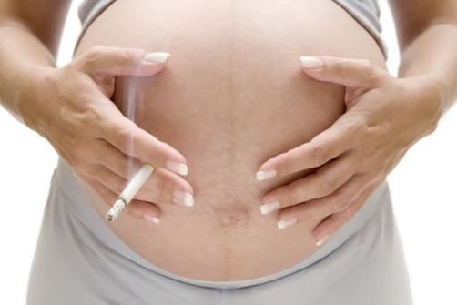 Fumer pendant la grossesse diminue la fonction pulmonaire du bébé