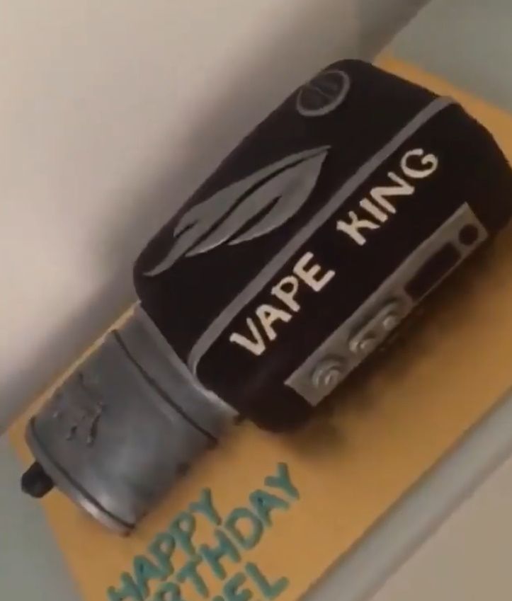 Videos Le Gateau D Anniversaire D Un Vapoteur Actualites Sur La Vape Revue Pour Vapoteurs Tests Eliquides Videos Le Gateau D Anniversaire D Un Vapoteur Actualites Sur La Vape Revue Pour Vapoteurs Tests Eliquides