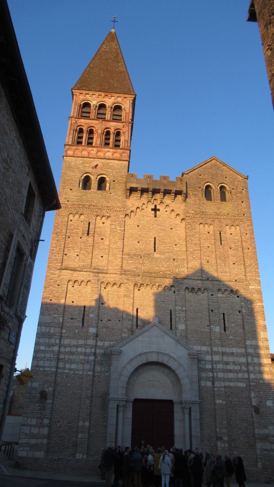 L'Abbaye SaintPhilibert de Tournus ou mille ans d'histoire Revue