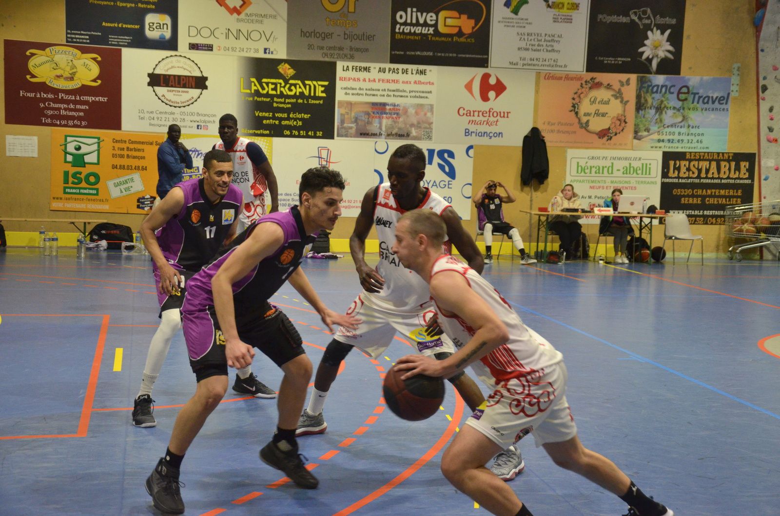 Photos - Basket Prénationale : Briançon contre Istres Sports - L'actualité  média de Jean Poustis