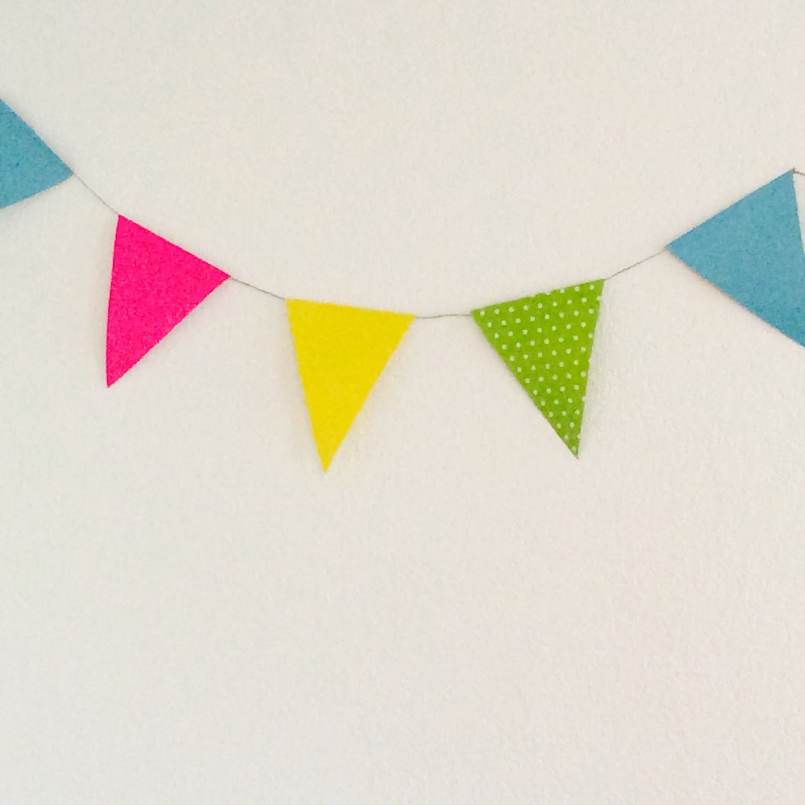 Déco de fête : fanions en papier