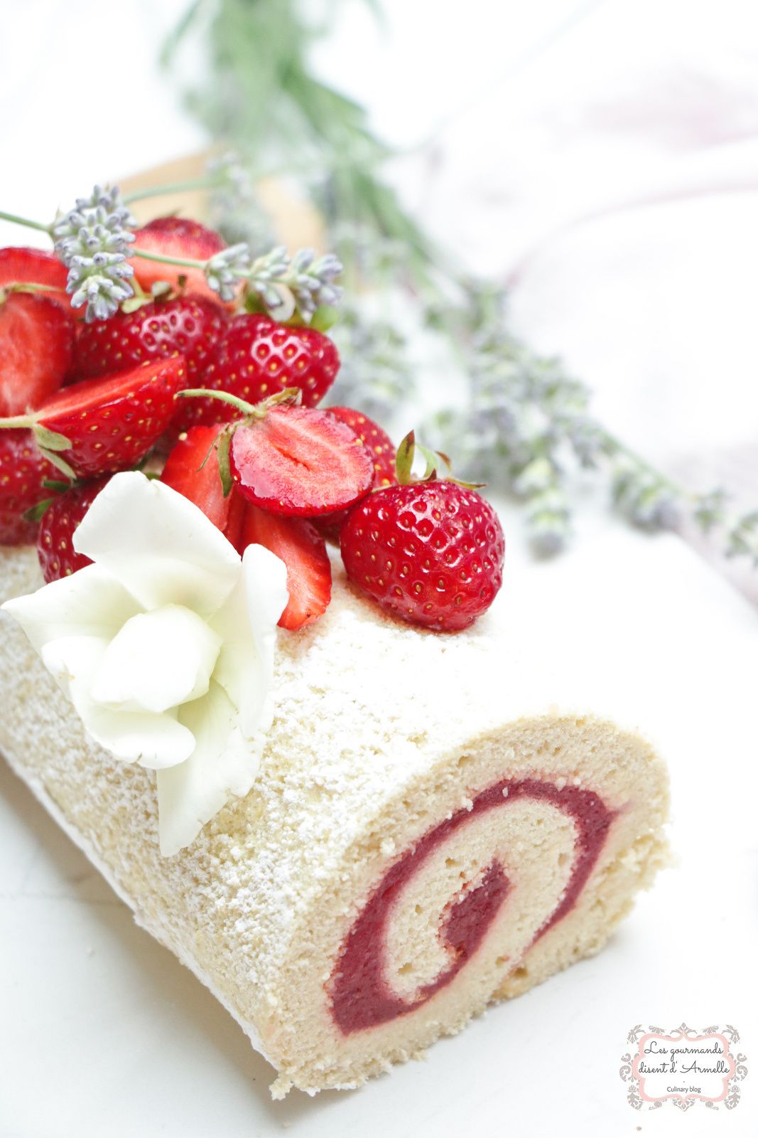 Gâteau roulé aux fraises