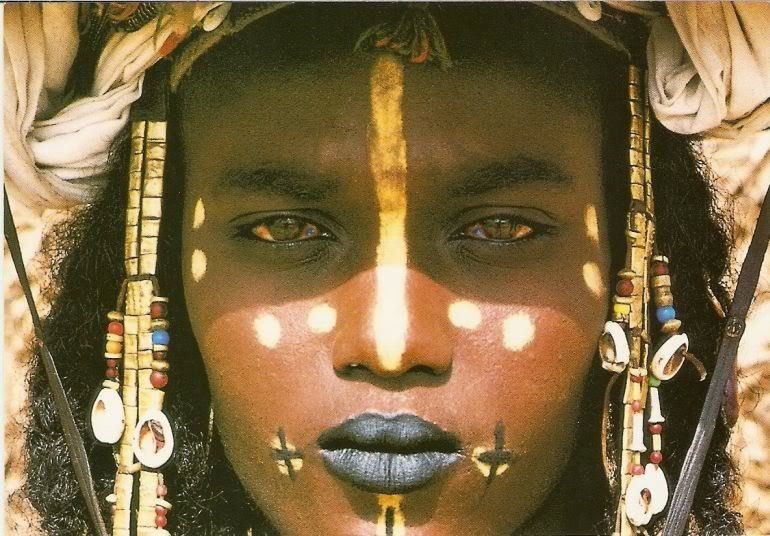 La tribu des Wodaabe, tradition étrange festival Gerewol, Niger