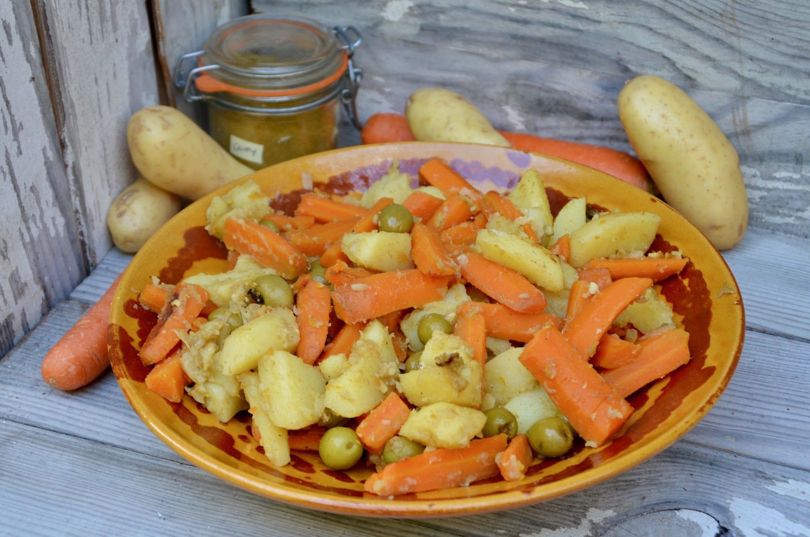 Tajine de carottes, petits pois et pommes de terre - Cuisinons En Couleurs