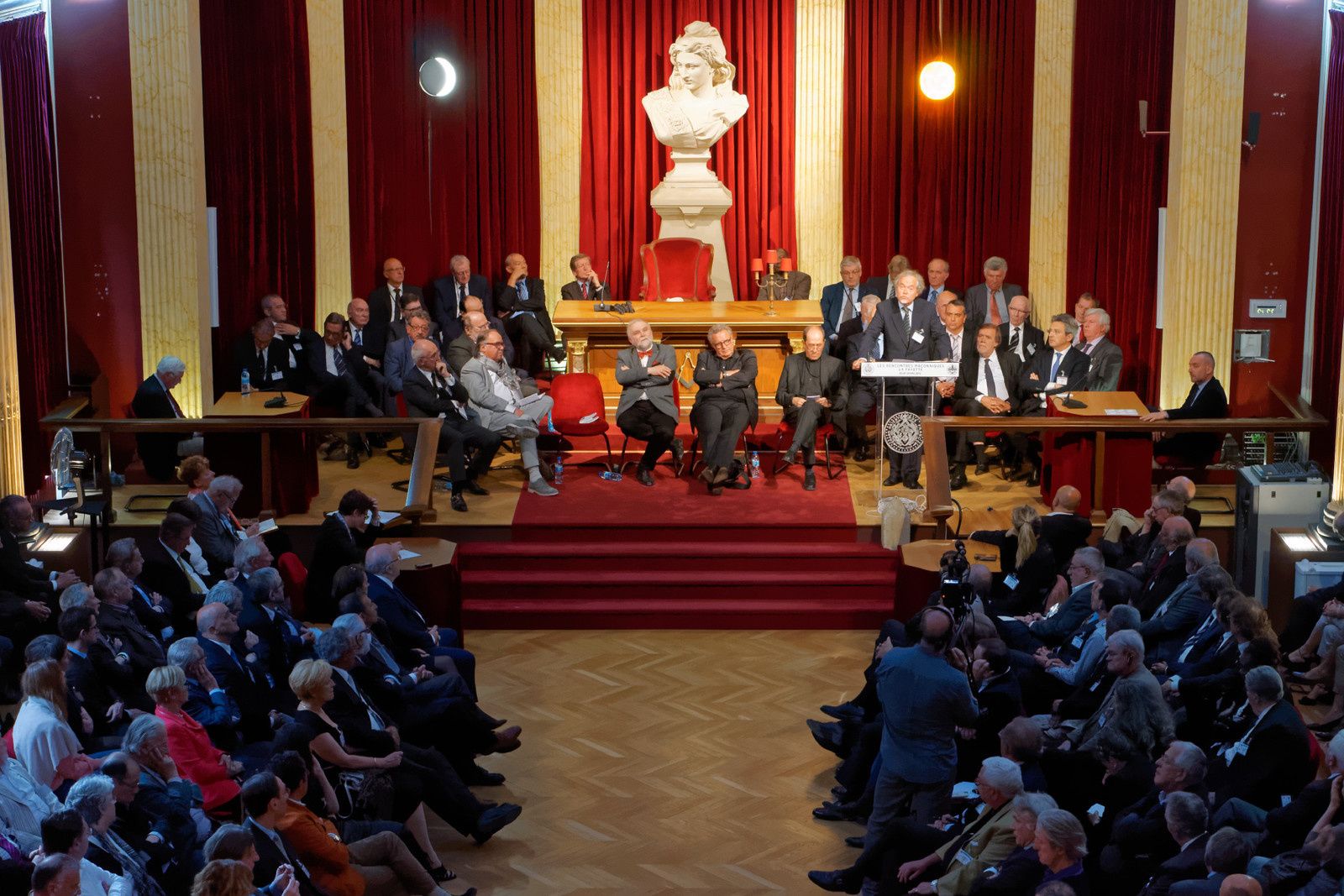 Deux ans et un siècle après...