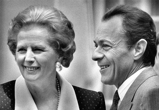   Margaret Tatcher et Michel Rocard avant un meeting à l'Hôtel Matignon, le 10 juin 1988. CHARLES PLATIAU