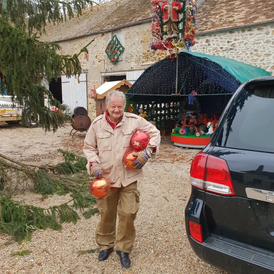 On a gagné ! le merveilleux village de noel ,c'est eux ! les lutins de janvry