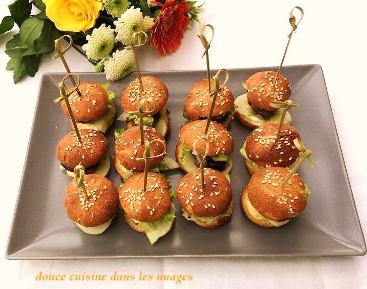 Mini Burgers Aux Saveurs Asiatiques Pour L Aperitif Douce Cuisine Dans Les Nuages