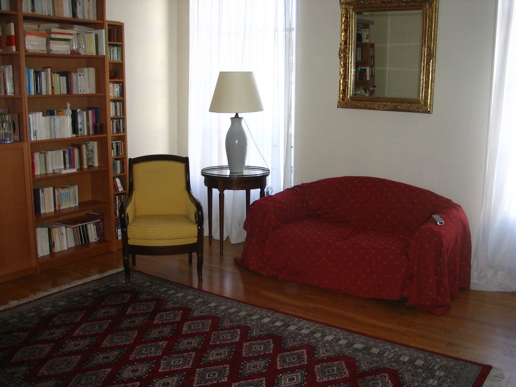 comédie du valet, intime, maisonnée, univers clos, littérature, théâtre