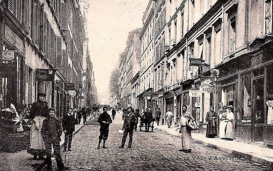 Rue de la Tour d'Auvergne. Paris.