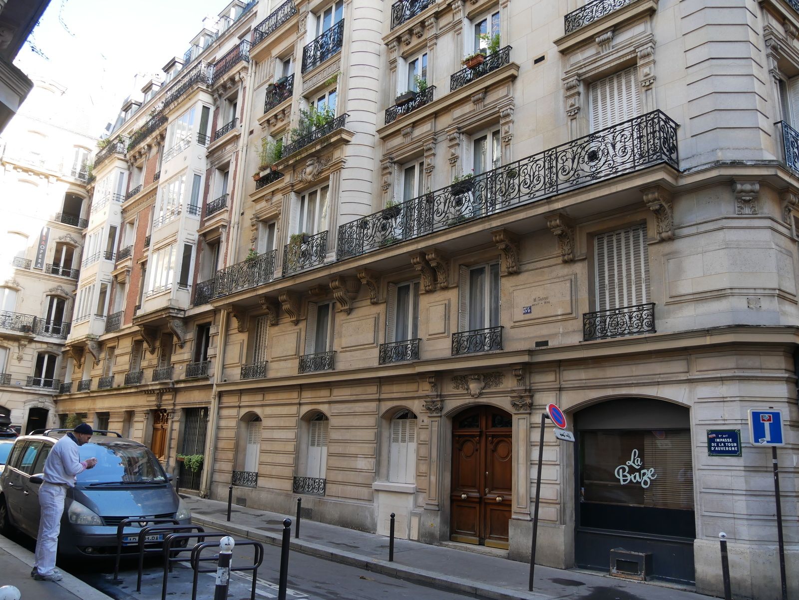 Rue de la Tour d'Auvergne. Paris.