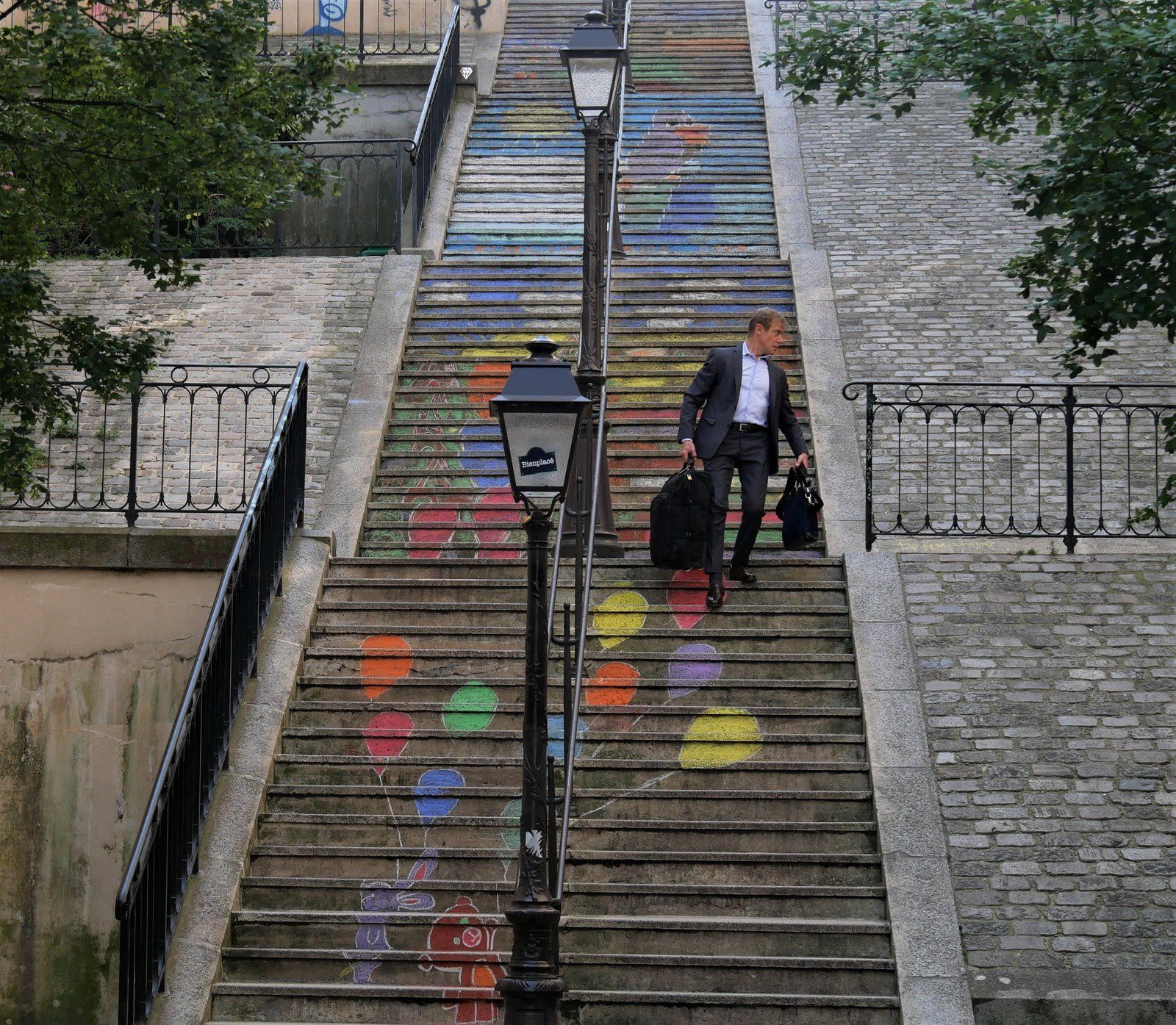 Les escaliers de craie décorés par les enfants des écoles en mai 2019.