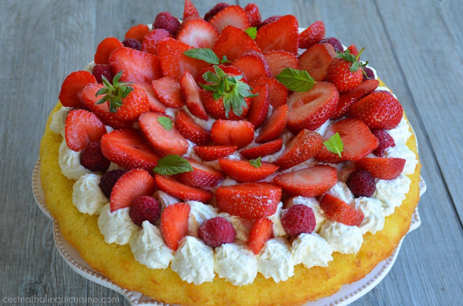 Gateau Fraises Framboises Sur Creme Au Mascarpone Fouettee Kkvkvk 56 Le Blog De C Est Nathalie Qui Cuisine