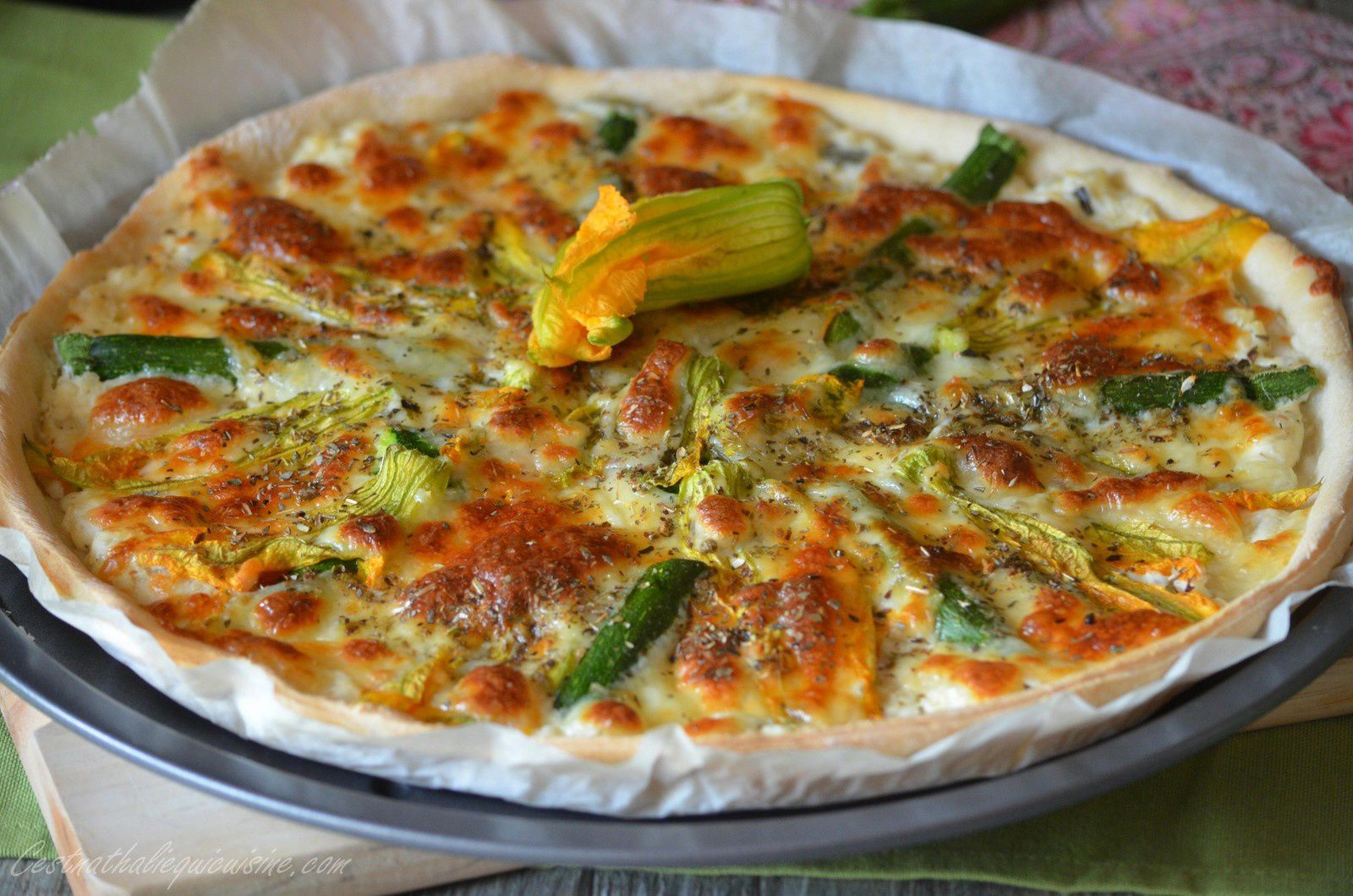Pizza blanche aux fleurs de courgette {kkvkvk#60}