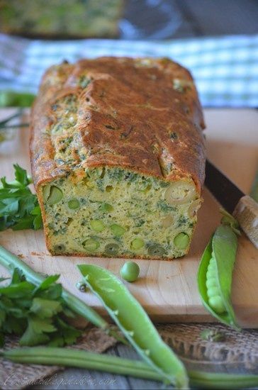 Cake printanier aux légumes et aux olives