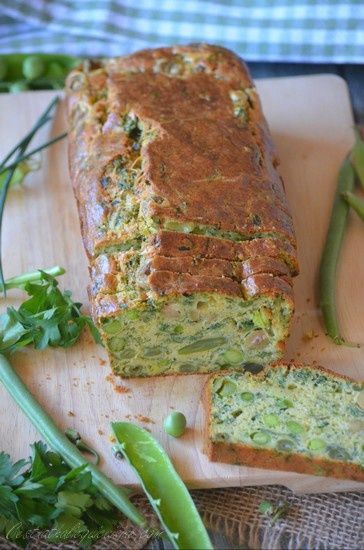 Cake printanier aux légumes et aux olives