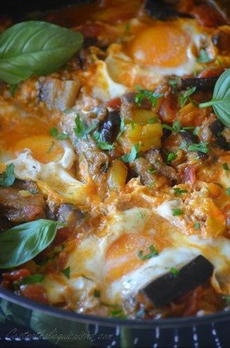 Chakchouka aubergine, tomates et basilic