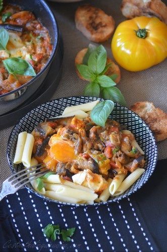 Chakchouka aubergine, tomates et basilic