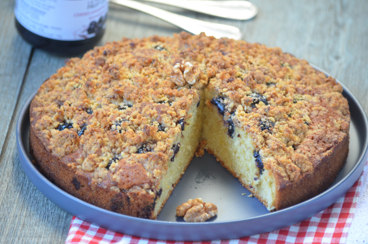Gâteau cerises et crumble de noix