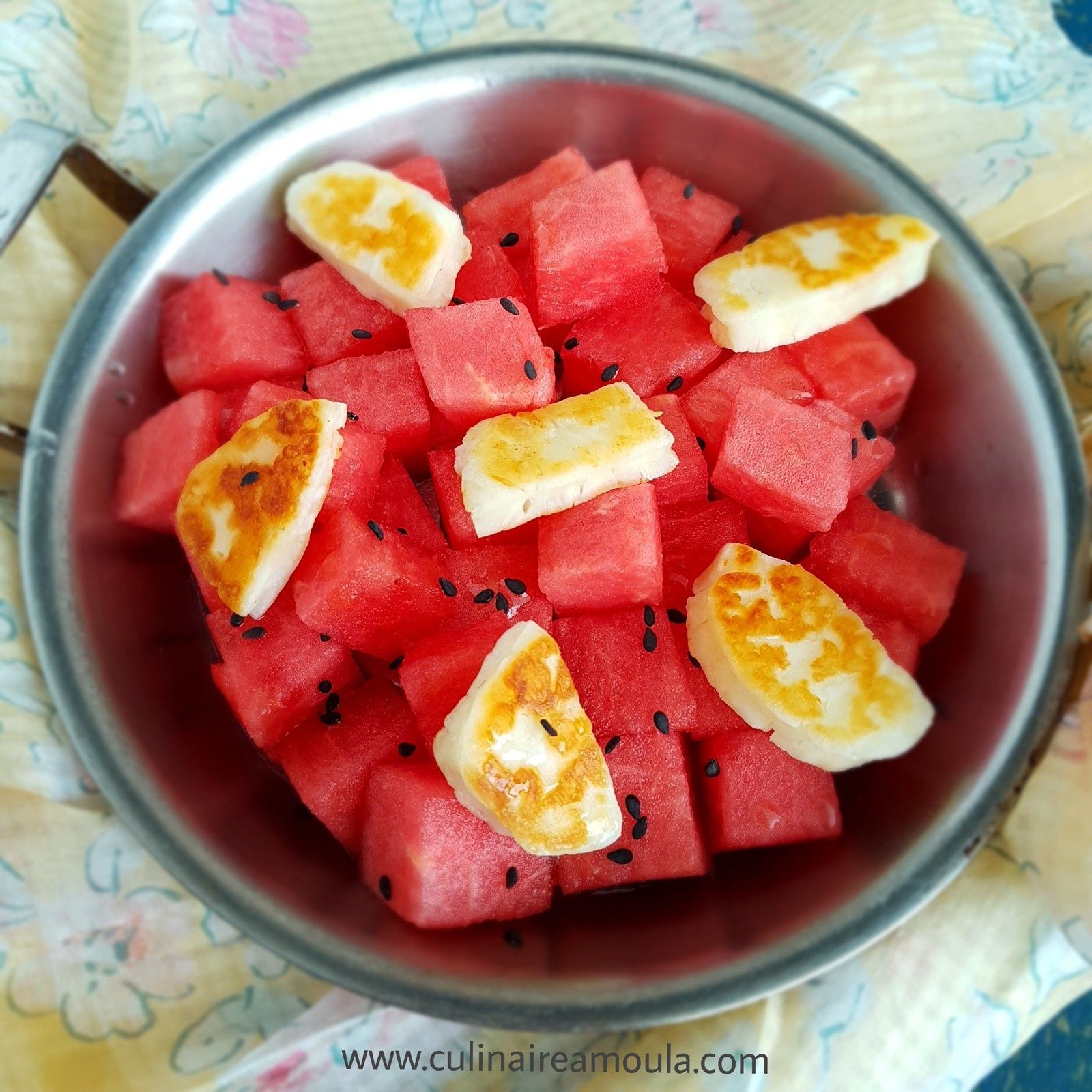 Salade de pastèque et halloumi grillé