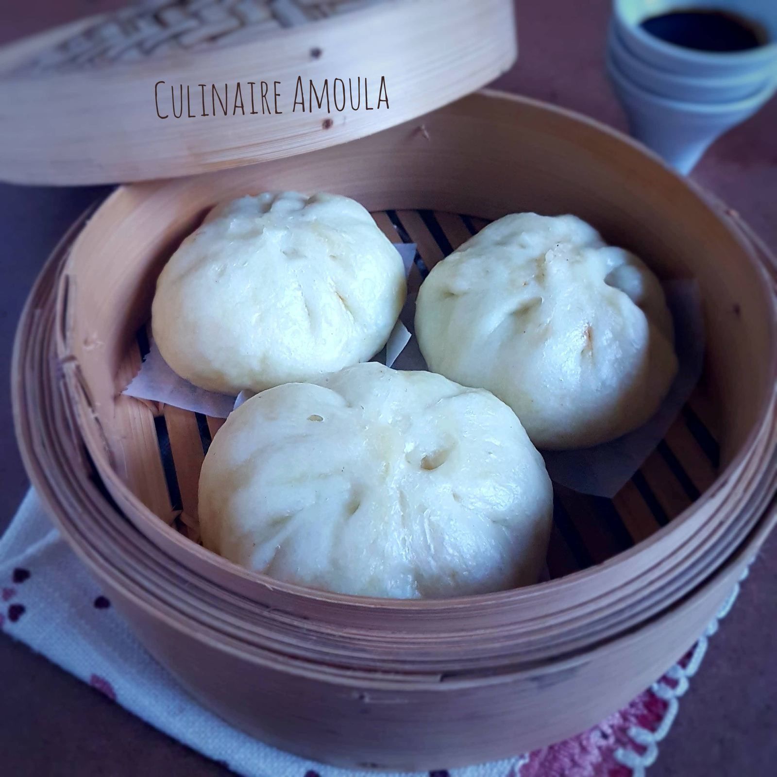 Brioche vapeur au poulet ( Banh bao )