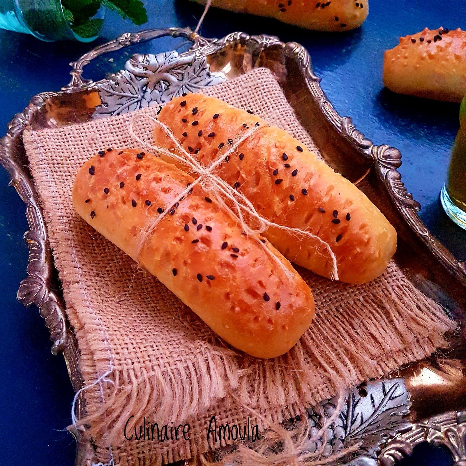 Petits pains  fourrés aux saucisses de poulet aux herbes 