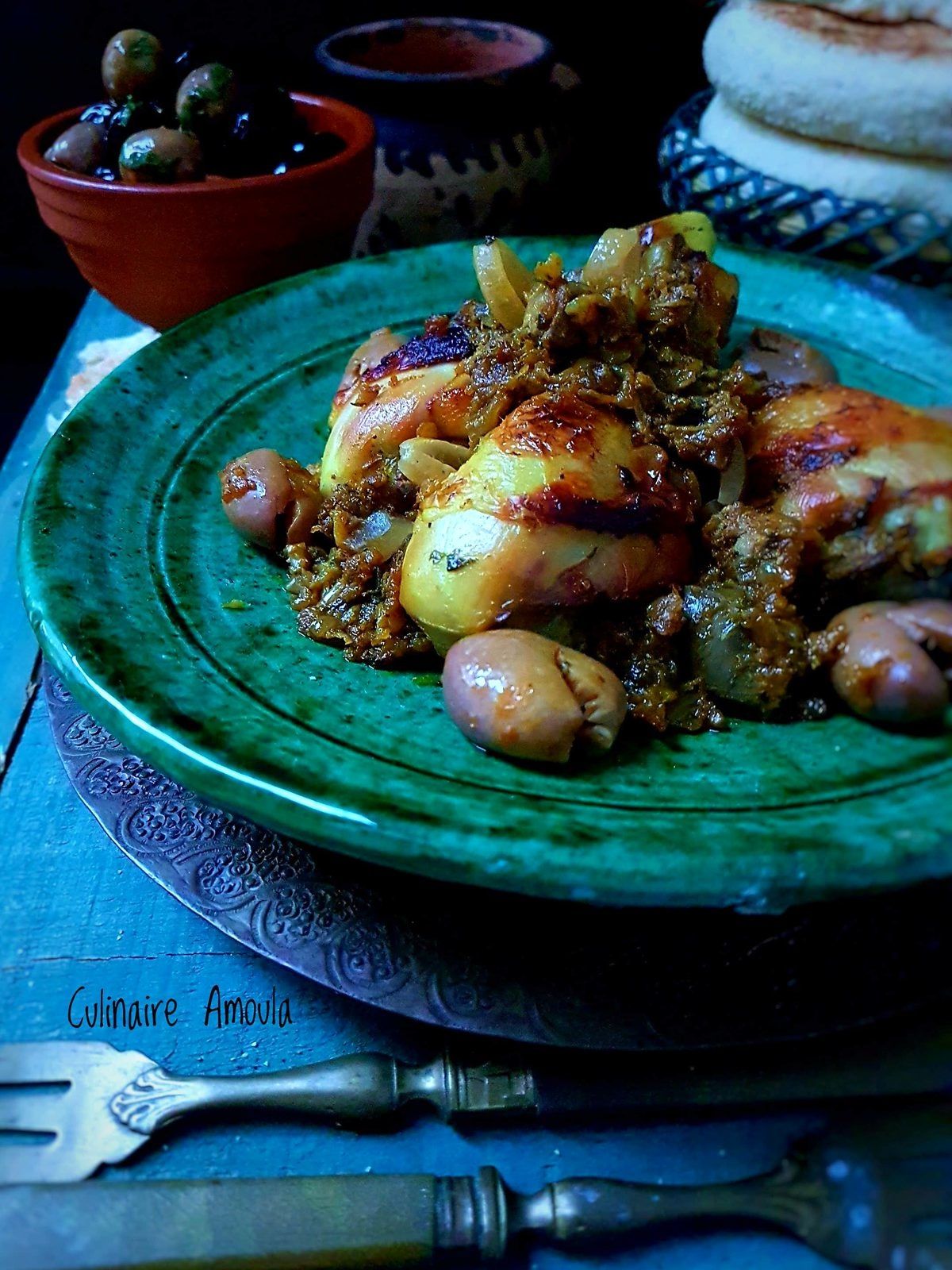 Poulet mqualli aux olives et au citron confit