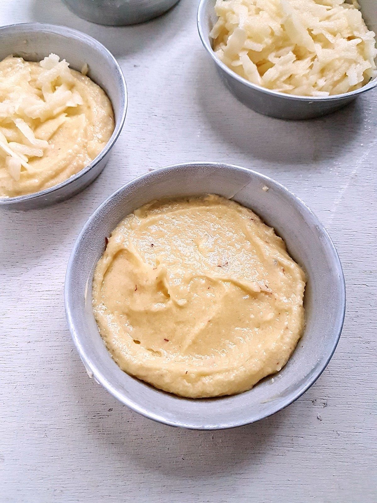 Gâteau aux pommes et sirop au safran