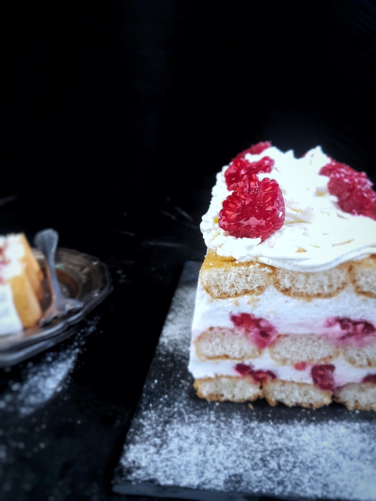 Bûche légère à la mousse de yaourt et framboises