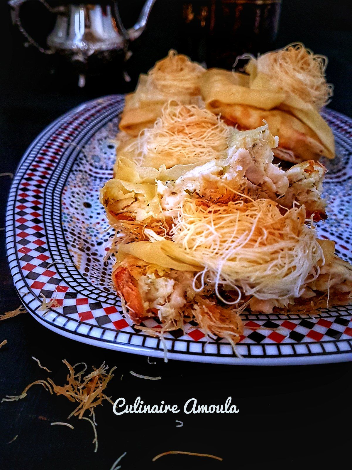 Mini pastilla au poulet à la sauce mornay