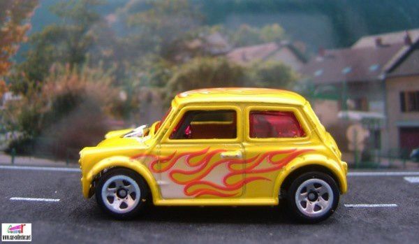 MORRIS MINI - MINI COOPER AUSTIN ROVER MINI 1000 HOT WHEELS 1/64