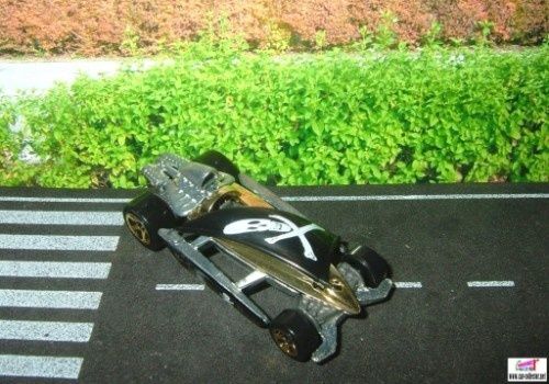 BON VOYAGE HOT WHEELS 1/64 VOITURE AVEC VOILE DE BATEAU