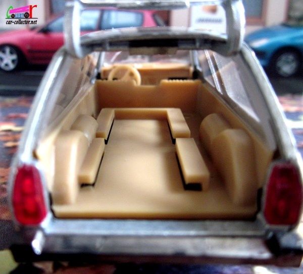 PEUGEOT 504 BREAK 1/43 SOLIDO