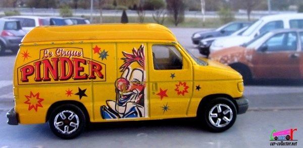 ford-econoline-sureleve-cirque-pinder-majorette-1-63