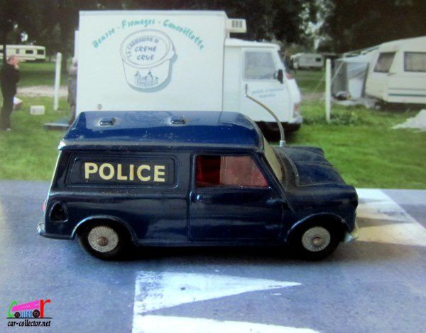 austin-min-van-police-corgi-448-1-43