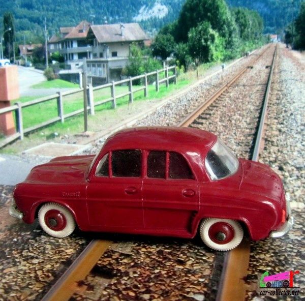 renault-dauphine-bordeaux-1956-les-miniatures-de-norev-1-43-13