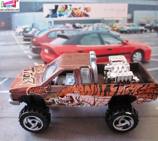 nissan-truck-hardbody-2000-021-serie-attack-pack-hot-wheels-1-64