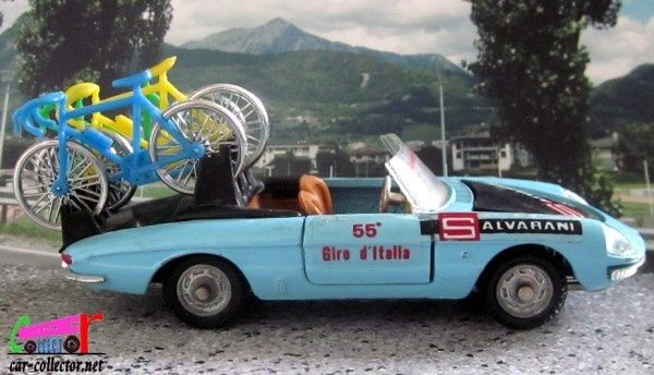 alfa-romeo-duetto-spyder-giro-italia-1966-tour-cycliste-italie-1966-avec-3-velos-mebetoys-1-43