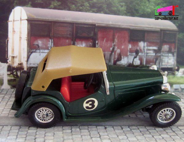 mg-tc-1945-dark-green-body-tan-roof-24-spoke-wheels-red-seats-yesteryear-matchbox-1-35