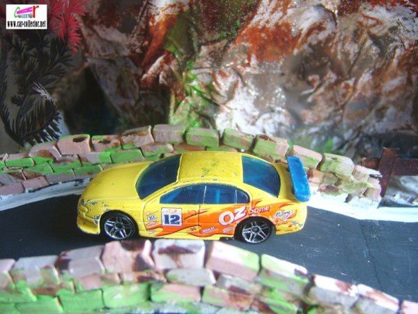 holden-commodore-ss-yellow-2001-143-hot-wheels