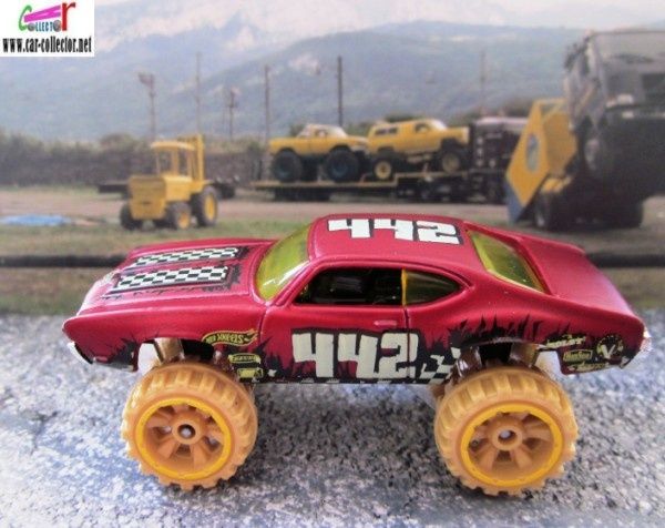olds-442-w30-2011-185-thrill-racers-desert-hot-wheels