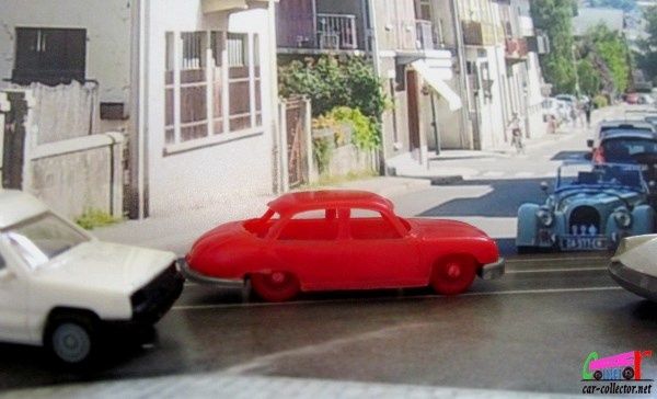 panhard-dyna-berline-rouge-jouef-echelle-ho-made-in-france
