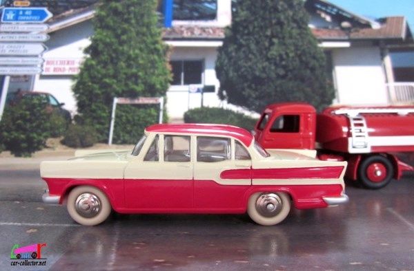 simca-vedette-chambord-rouge-et-blanche-dinky-toys-atlas-1-43