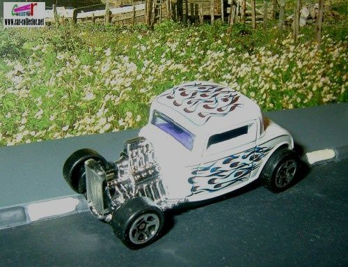 32-ford-white-collector-1018-hot-wheels