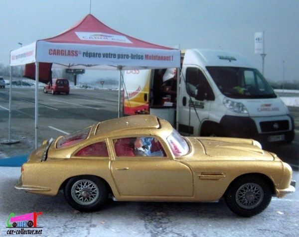 aston-martin-db5-james-bond-goldfinger-corgi-1-43