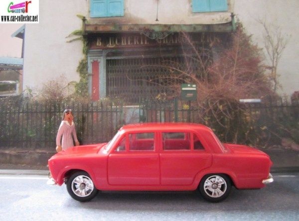 fiat-124-berline-minialuxe-1-43